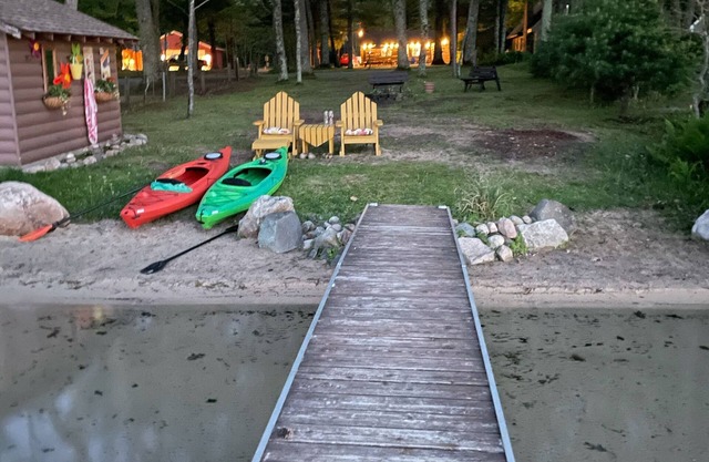 Authentic Log Cottage on Wolf Lake