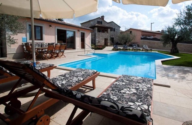Authentic Villa Ulika with a pool and a jacuzzi