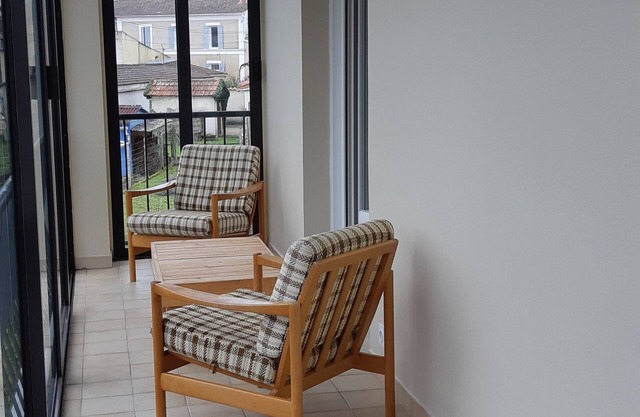 Authenticité, Calme, Jardin Privatif, 12kms Plages 200m Commerces, Idéal Famille