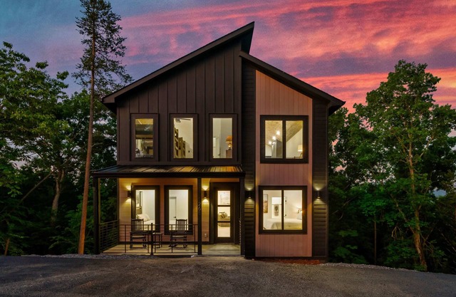 Autumn Cabin | Comfortable, Pool, Hot Tub + Games