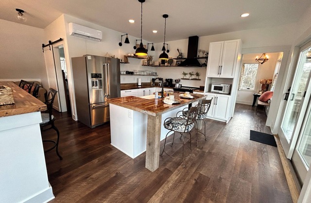 Autumn Escape-Lakeside Retreat Hot Tub-Dock-Fall Foliage at Smith Mountain Lake