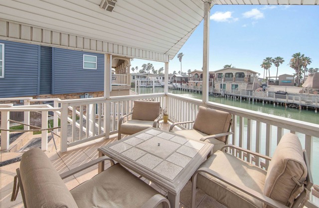 Available for Spring! 186 Little Breeze Cottage on the Water