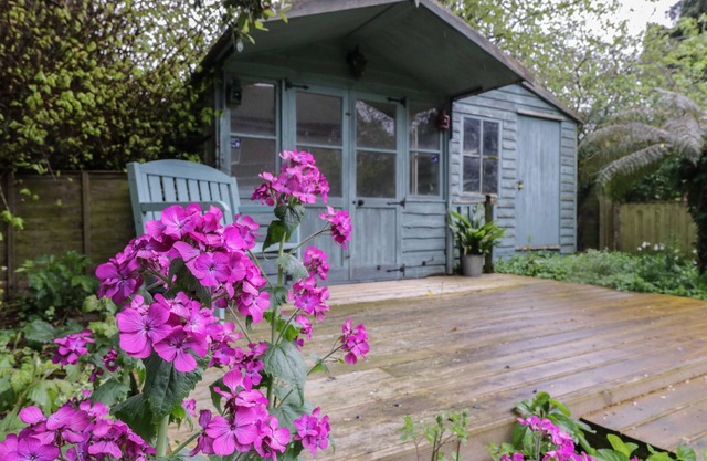 AVOCETS, pet friendly, with open fire in Orford