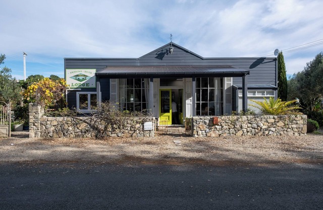 Awakino River Lodge - Coastal Romance - Historic - Spa Pool - Black Sand Beaches