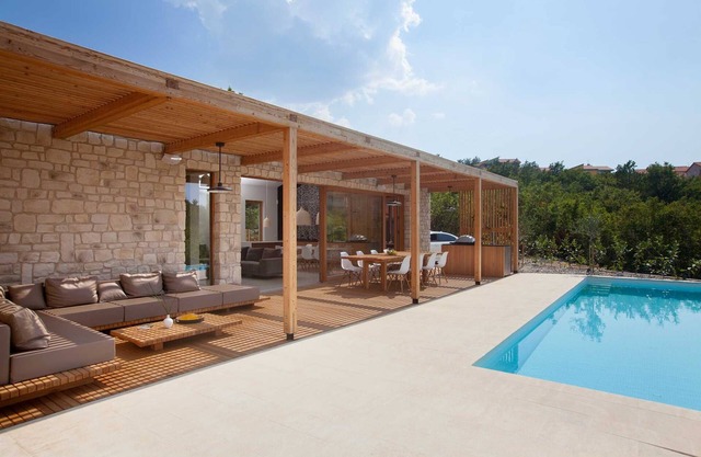 Awarded Design Villa Olea, Luxury Villa with heated pool & Seaview