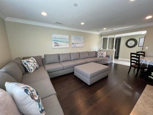 Awesome 4 Bedroom, 3 1/2 Bath Home 1/2 Mile Walk To Disney