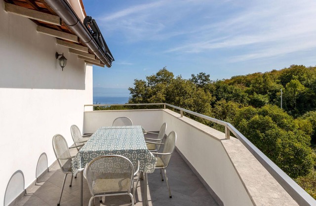 Awesome apartment in Brsec with WiFi