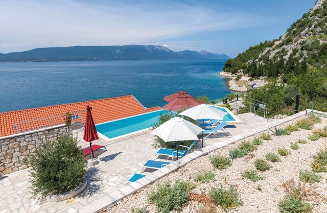 Awesome apartment in Duba with WiFi