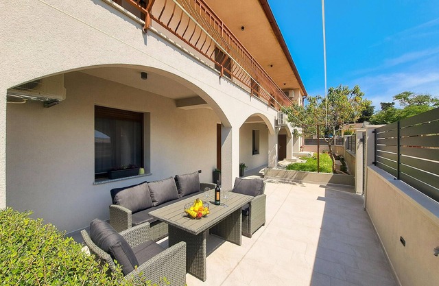 Awesome apartment in Muntic with WiFi