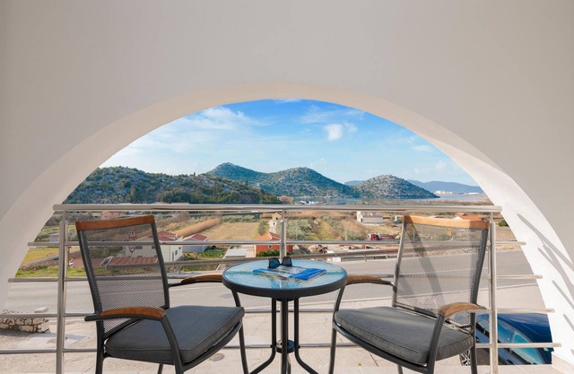 Awesome apartment in Rogotin with WiFi