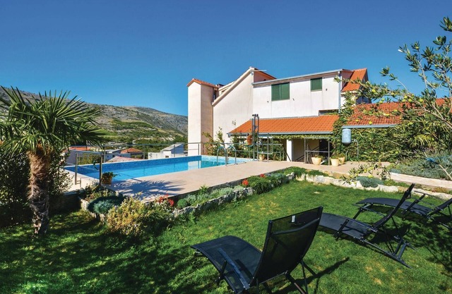 Awesome apartment in Srinjine with WiFi