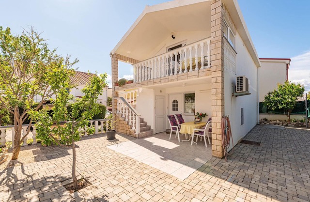 Awesome apartment in Vir with WiFi