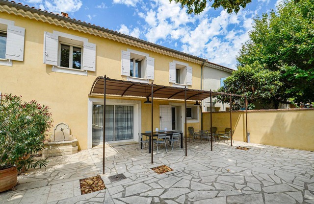 Awesome home in Chateuneuf de Gadagne