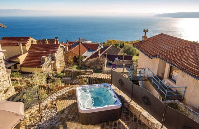 Awesome home in Moscenicka Draga