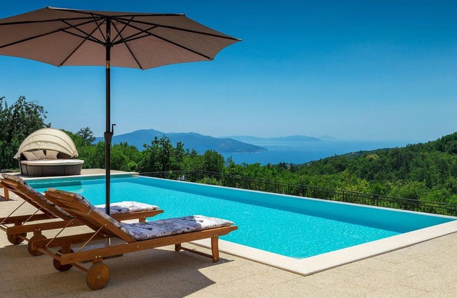 Awesome home in Moscenicka Draga