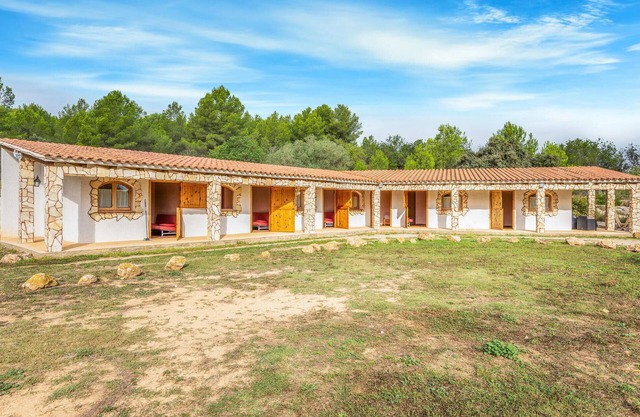 Awesome home in Ardenya with WiFi