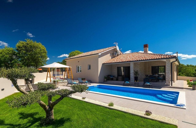 Awesome home in Barban