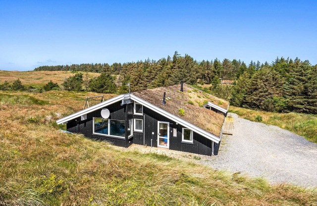 Awesome home in Blokhus with WiFi