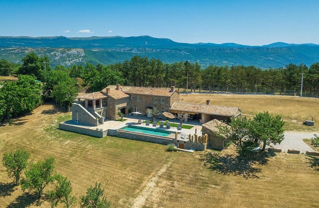 Awesome home in Buzet