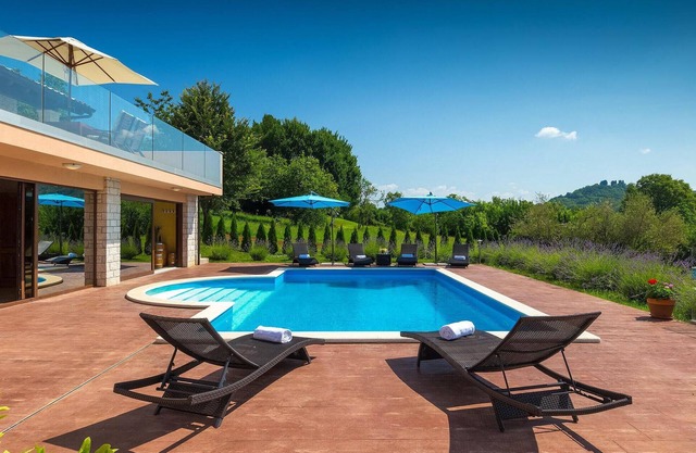 Awesome home in Buzet