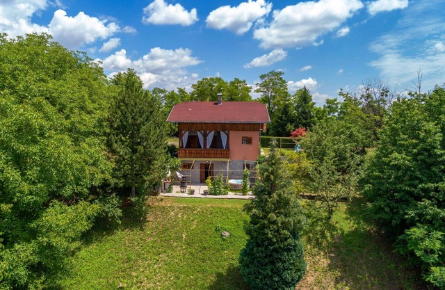 Awesome home in Dragovanscak with sauna