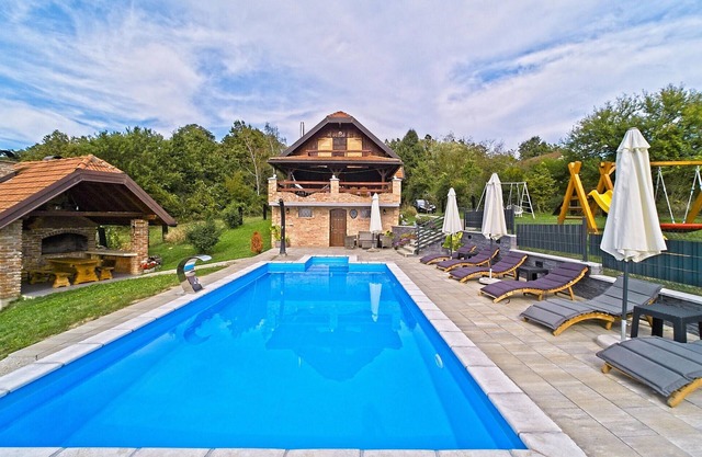 Awesome home in Dubranec with WiFi