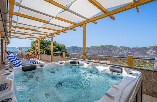 Awesome home in Grebastica with WiFi