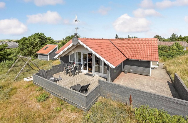 Awesome home in Hvide Sande with sauna