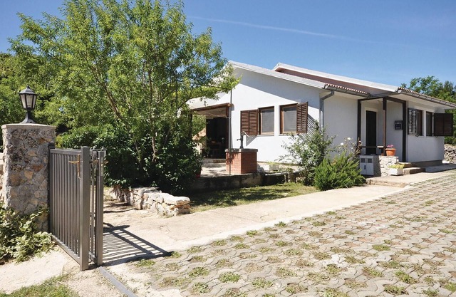 Awesome home in Jezera with WiFi