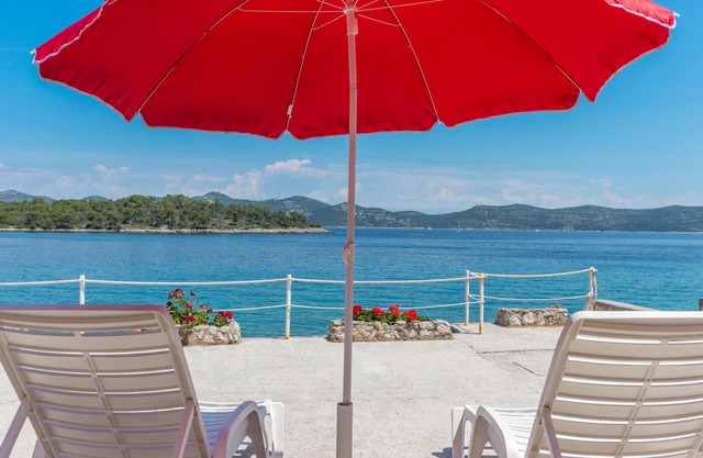 Awesome home in Mali Iz