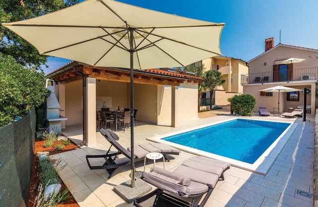 Awesome home in Medulin with WiFi