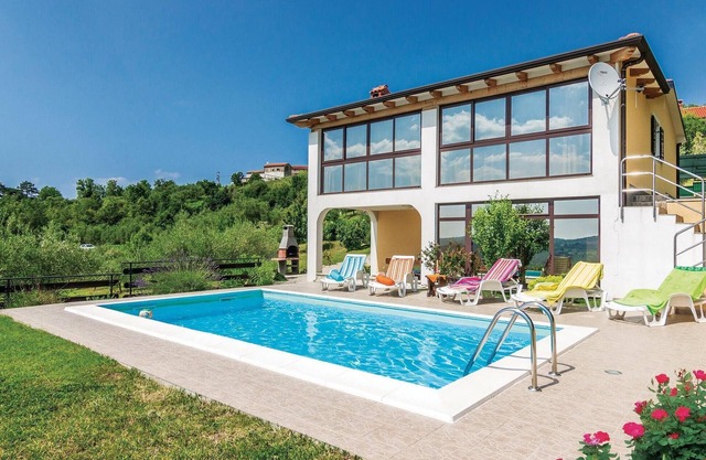 Awesome home in Meloni with sauna