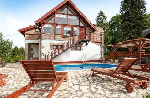 Awesome home in Novo Zvecevo with sauna