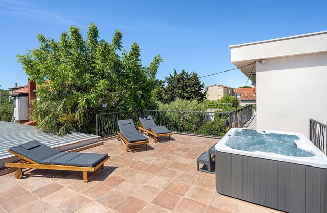 Awesome home in Pirovac with kitchen