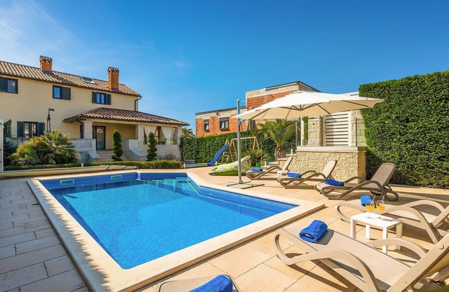 Awesome home in Porec with sauna