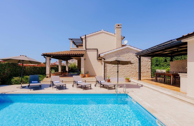 Awesome home in Pula with sauna