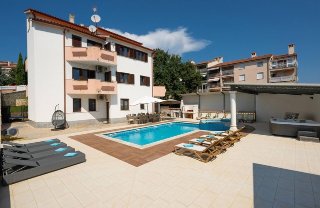 Awesome home in Pula with sauna