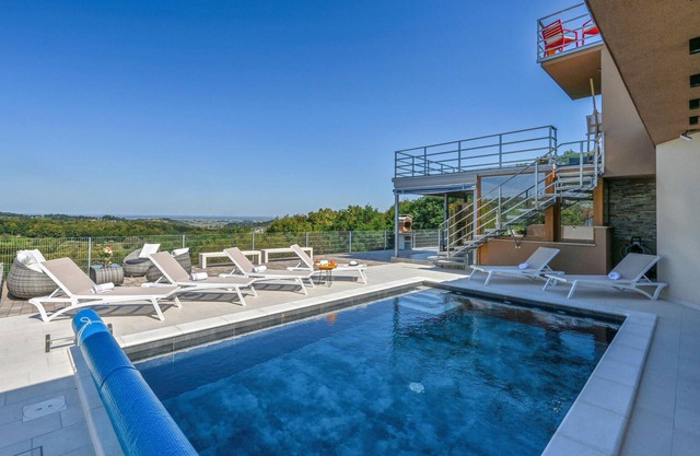 Awesome home in Radovan with sauna