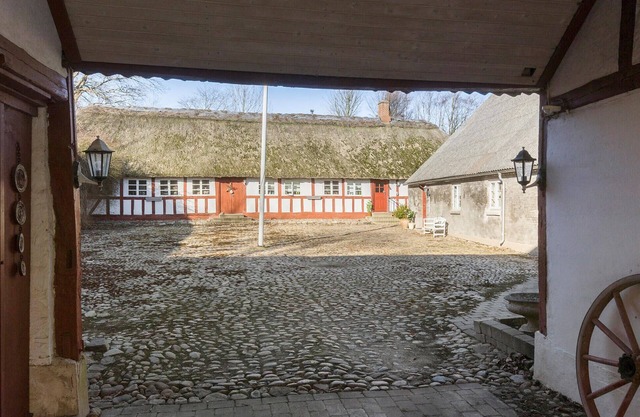 Awesome home in Randers SV with WiFi