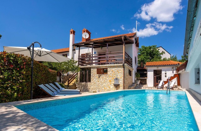 Awesome home in Risika