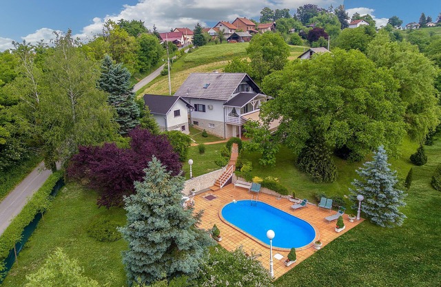 Awesome home in Seketin with sauna