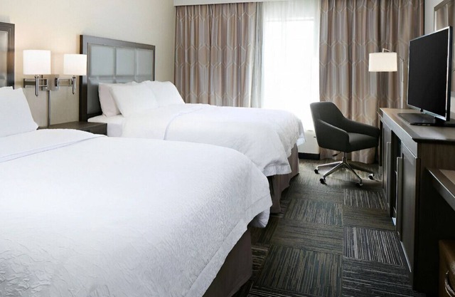 Awesome Queen Room for a Group Vacation