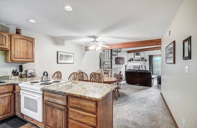 Awesome Spacious Condo, Spectacular Views, Nice Clubhouse