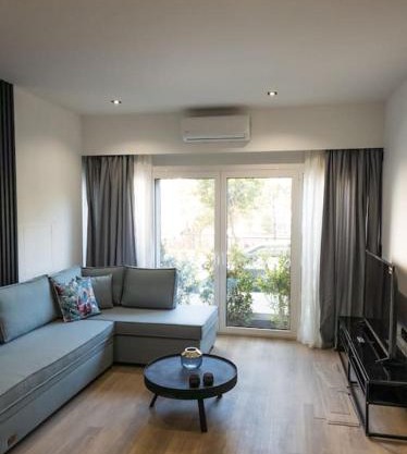 Azalea Suite - 5 min drive to Piraeus Port