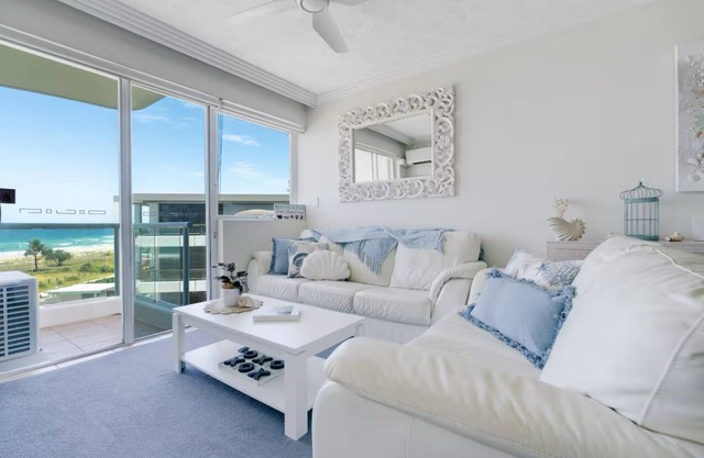 Azure Beachfront Bliss~ Ocean Views~ 1 Brm Retreat