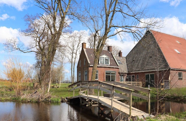 B&B farm GRUTSK in Suwald with private harbour