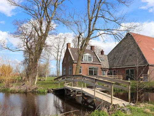 B&B farm GRUTSK in Suwald with private harbour