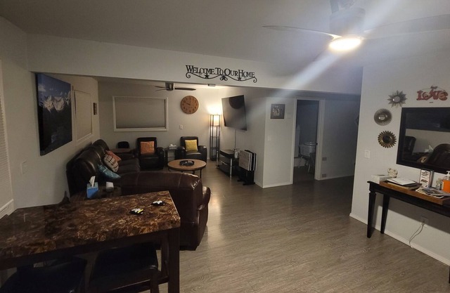 B&B u-med district near shopping, parks and JBER