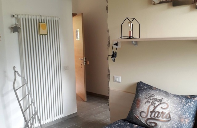 B&B Vecchiascuola di Pianazzola, apartments and rooms for rent in a school