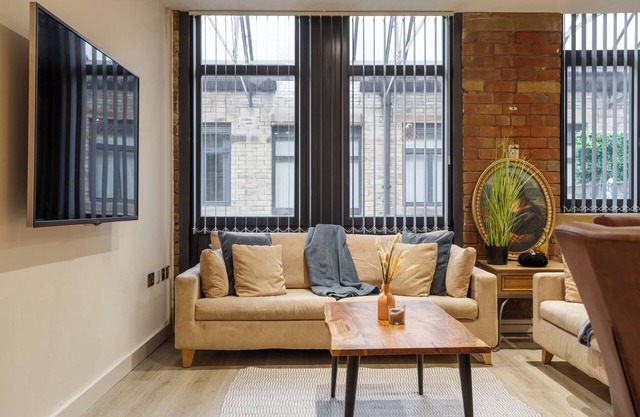 B-Stylish 2-Bed Apartment